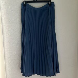 Long pleated blue skirt very flattering